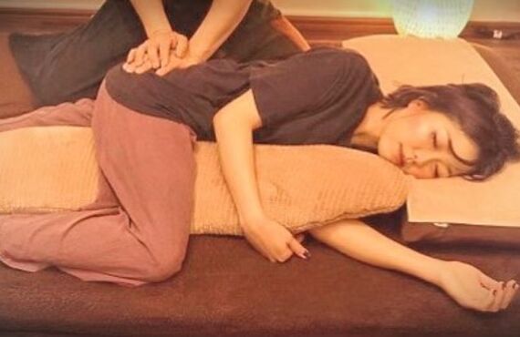 横向きでほぐすので体勢も楽…【夏季限定】横向き☆肩こり・おしりすっきりキャンペーン